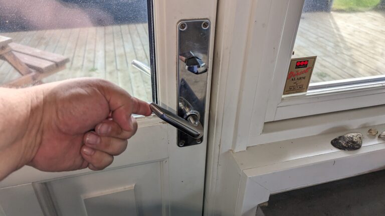 Tür: Wie schließe ich eine Tür in Dänemark auf und zu ?