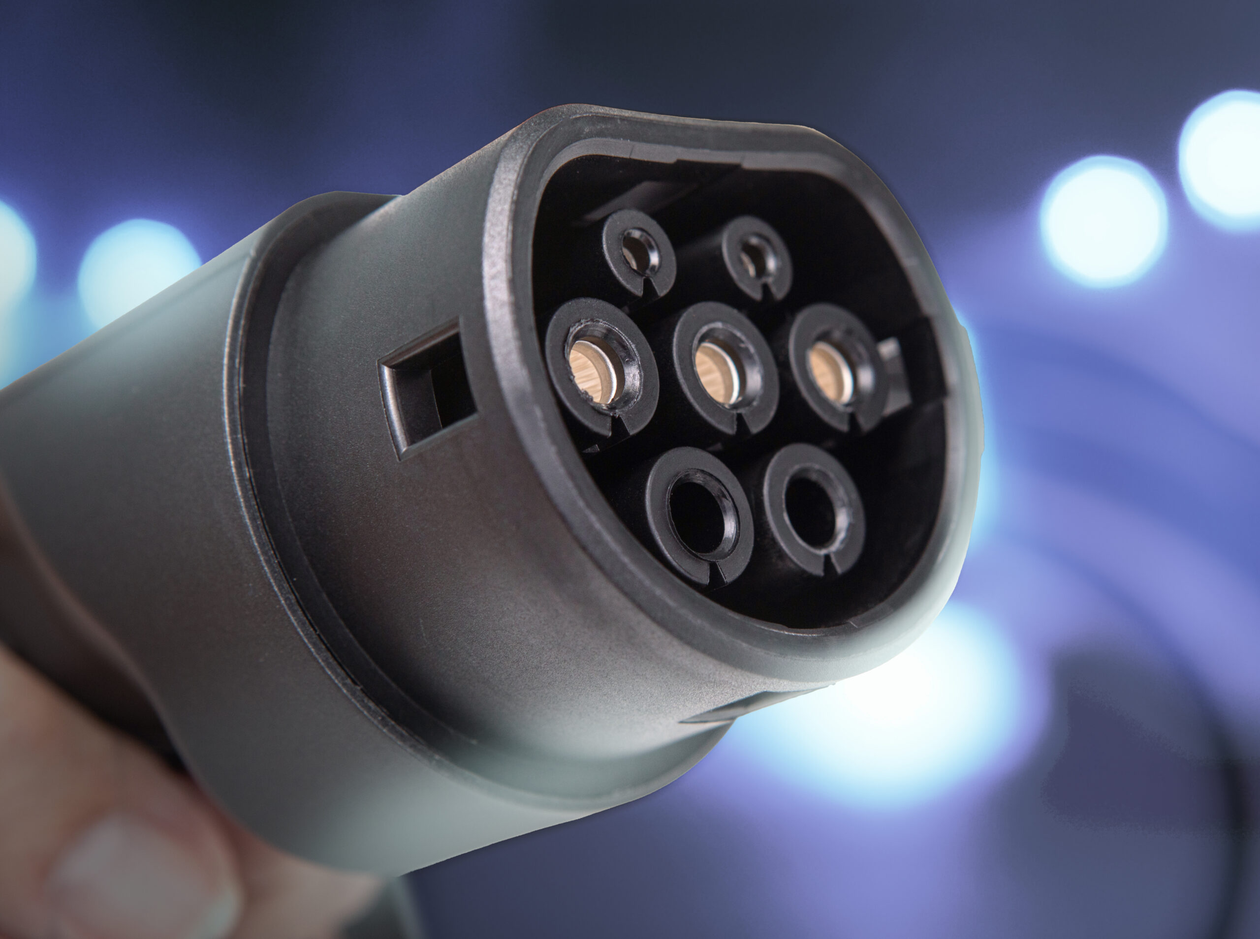 Typ-2-Ladestecker Nahaufnahme – der europäische Standard mit sieben Kontakten zum Laden von Elektroautos in Dänemark